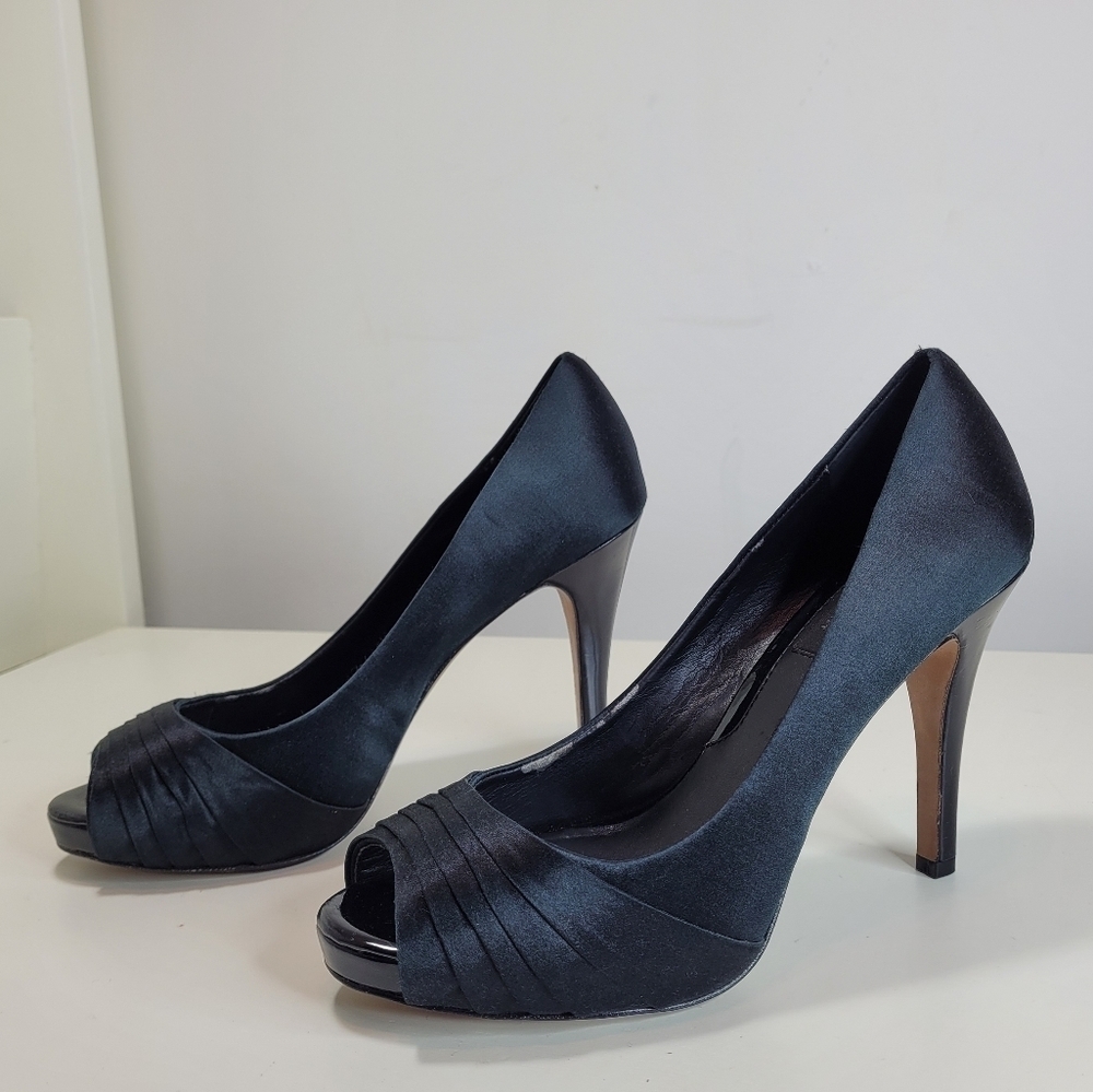 White House Black Market LONDON Black Satin Fabric Leather Heels Size Women's 7
